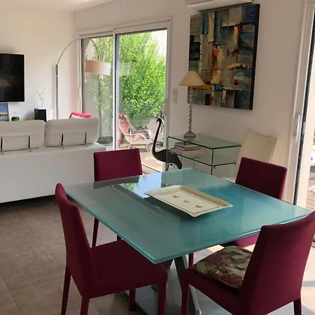 Et Lumineuse Maison T4 Air Conditionné Piscine Jacuzzi Parking Сasa de vacaciones Juvignac