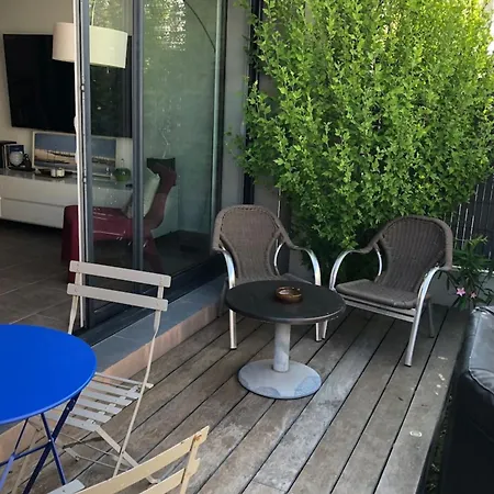 Holiday home Pleasant Modern House T4 Airco Pool Parking
