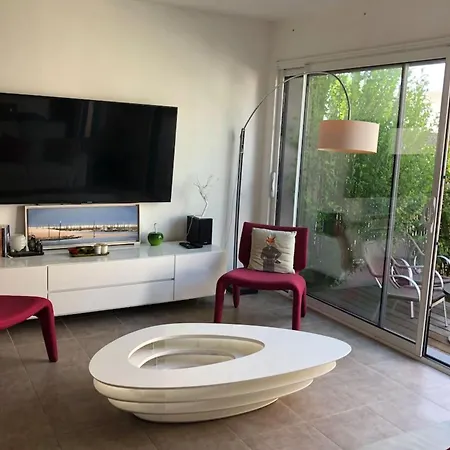 Pleasant Modern House T4 Airco Pool Parking Holiday home