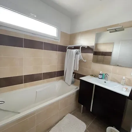 Pleasant Modern House T4 Airco Pool Parking Holiday home *