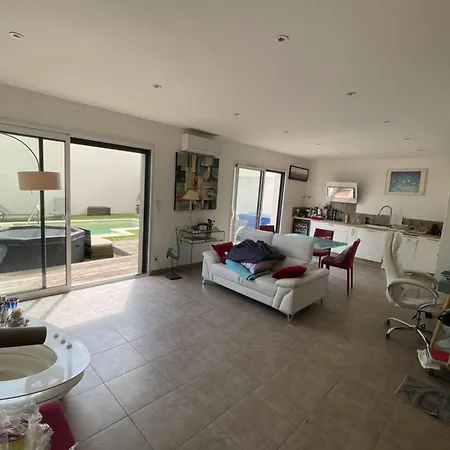 Holiday home Pleasant Modern House T4 Airco Pool Parking Juvignac