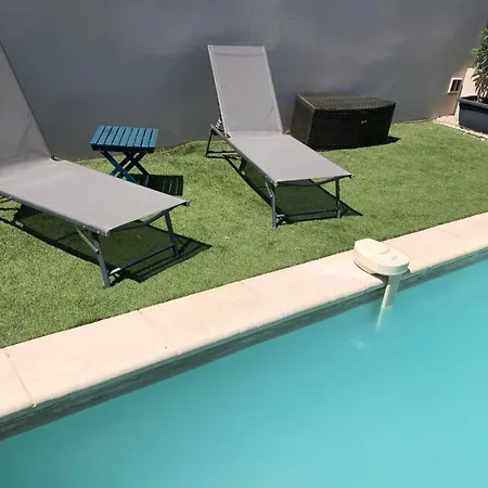 Holiday home Pleasant Modern House T4 Airco Pool Parking