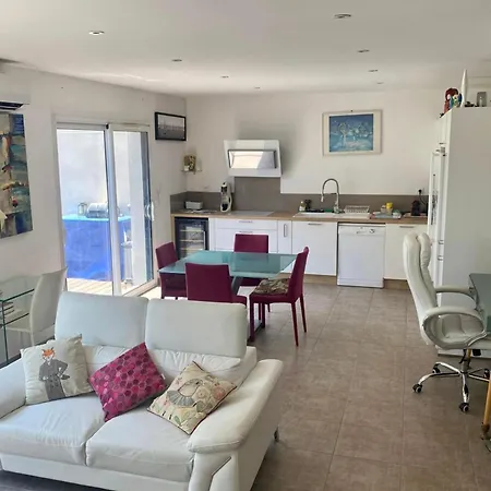 Dom wakacyjny Pleasant Modern House T4 Airco Pool Parking