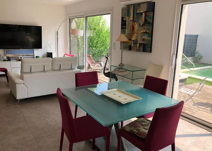 Et Lumineuse Maison T4 Air Conditionné Piscine Jacuzzi Parking Сasa de vacaciones Juvignac