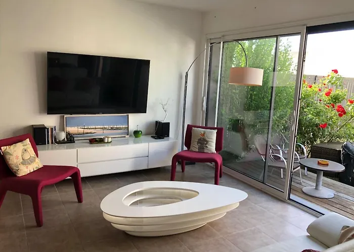 Et Lumineuse Maison T4 Air Conditionné Piscine Jacuzzi Parking Сasa de vacaciones