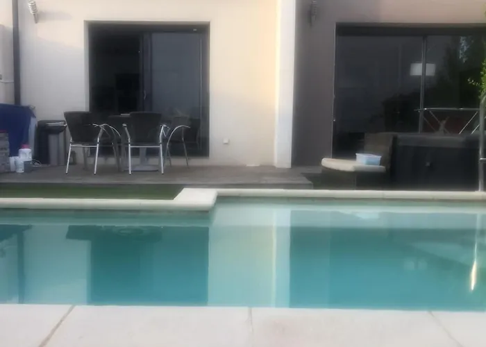 Et Lumineuse Maison T4 Air Conditionné Piscine Jacuzzi Parking