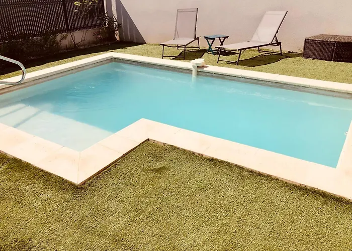 Et Lumineuse Maison T4 Air Conditionné Piscine Jacuzzi Parking Сasa de vacaciones *